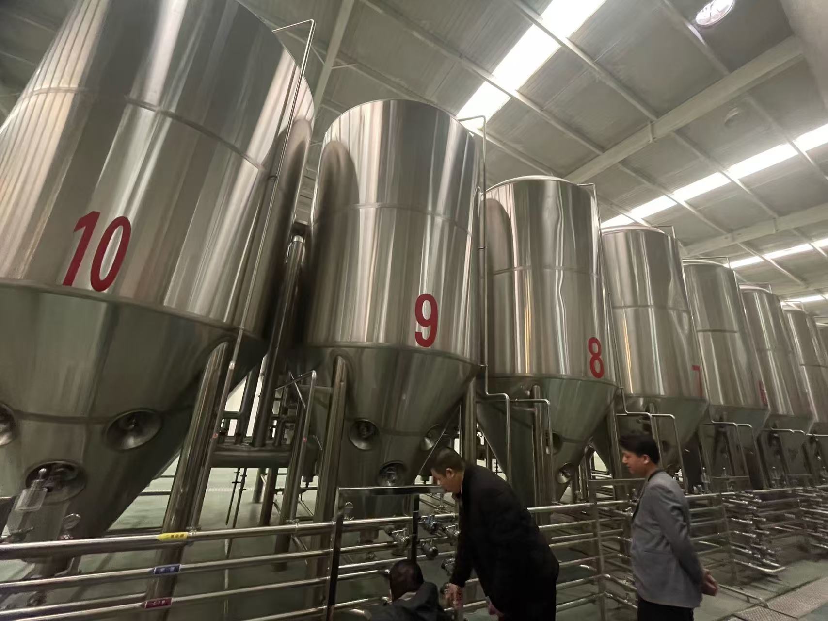 拉萨精酿啤酒设备厂—平面布置、设备设计、制造、调试、培训等一条龙服务